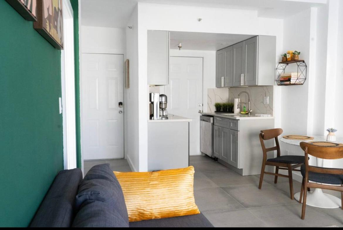 Newely Remodeled Apartment Only 1 Min To The Beach! Маямі-Біч Екстер'єр фото